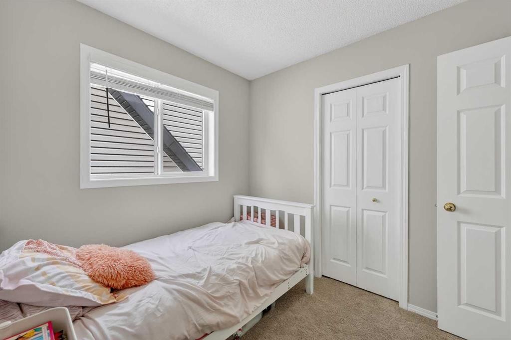 189 Copperfield Gardens Se, Calgary, AB - Indoor Photo Showing Bedroom