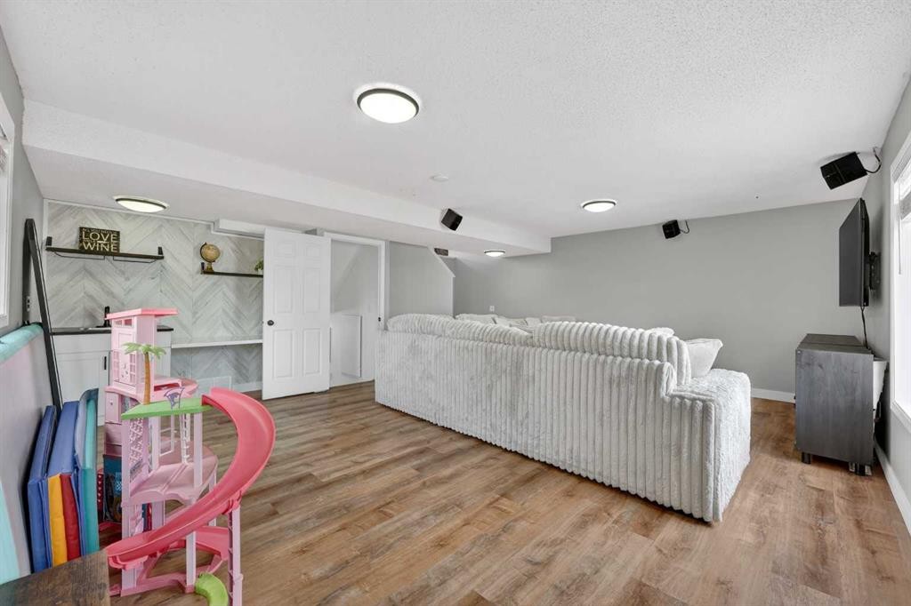 189 Copperfield Gardens Se, Calgary, AB - Indoor Photo Showing Other Room