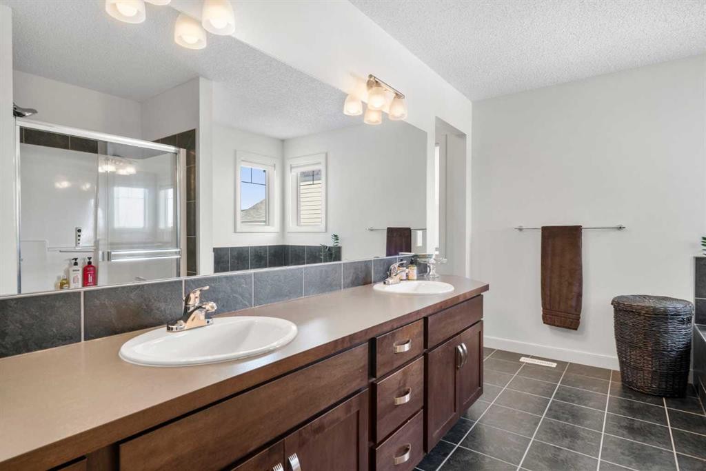 9 Sage Valley Park Nw, Calgary, AB - Indoor Photo Showing Bathroom