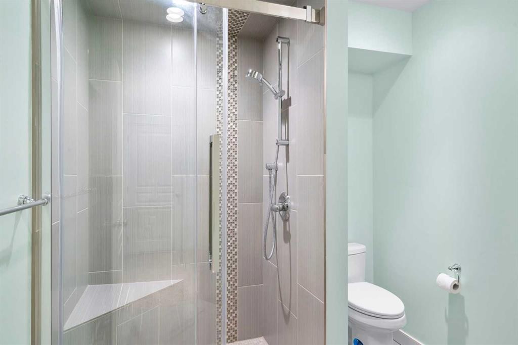 9 Sage Valley Park Nw, Calgary, AB - Indoor Photo Showing Bathroom