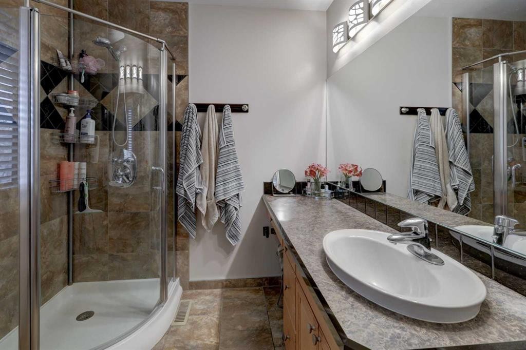 19 Riverstone Crescent Se, Calgary, AB - Indoor Photo Showing Bathroom