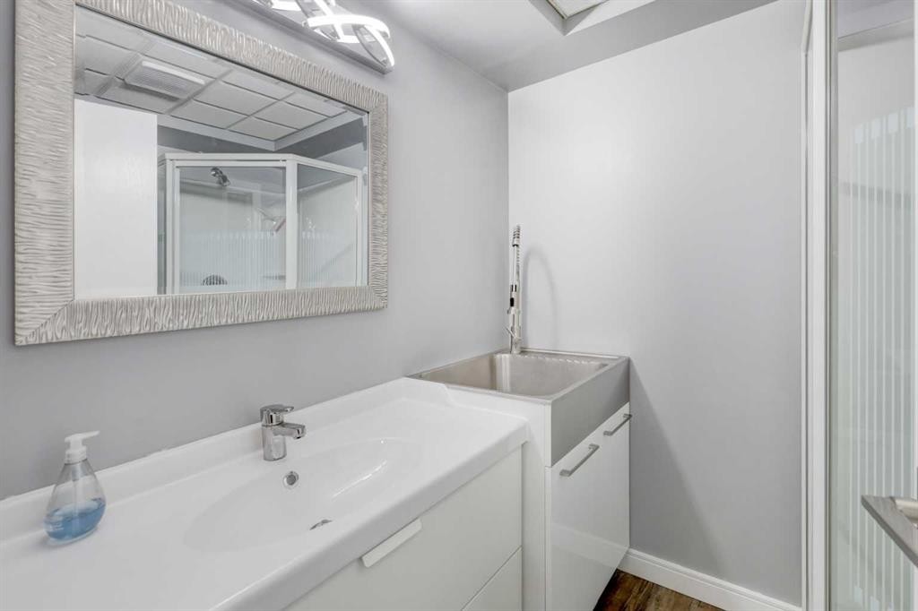 19 Riverstone Crescent Se, Calgary, AB - Indoor