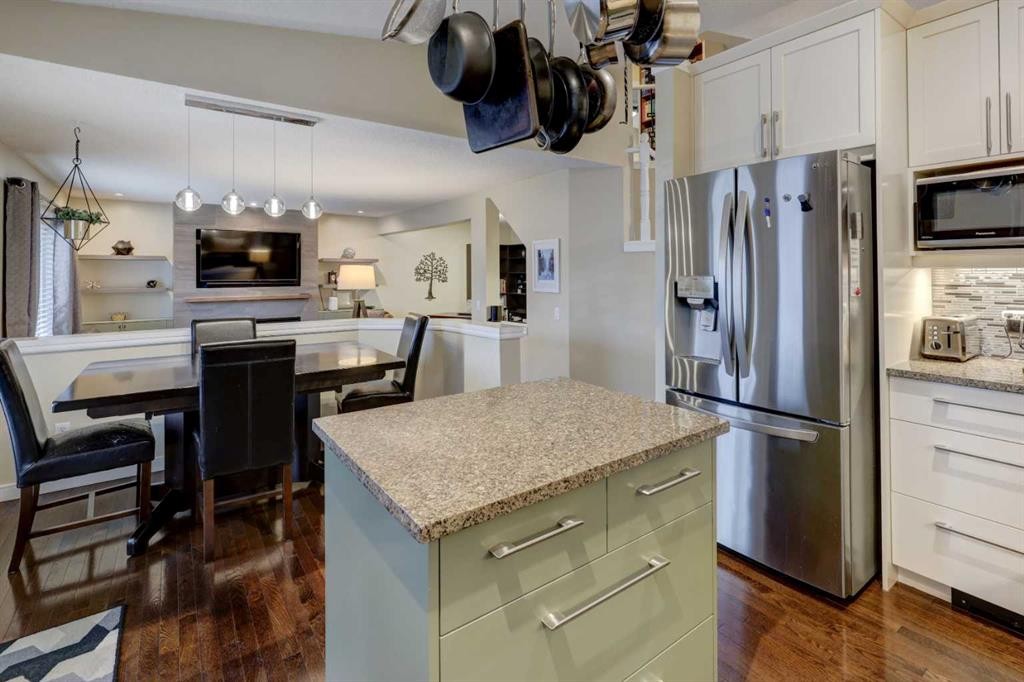 19 Riverstone Crescent Se, Calgary, AB - Indoor