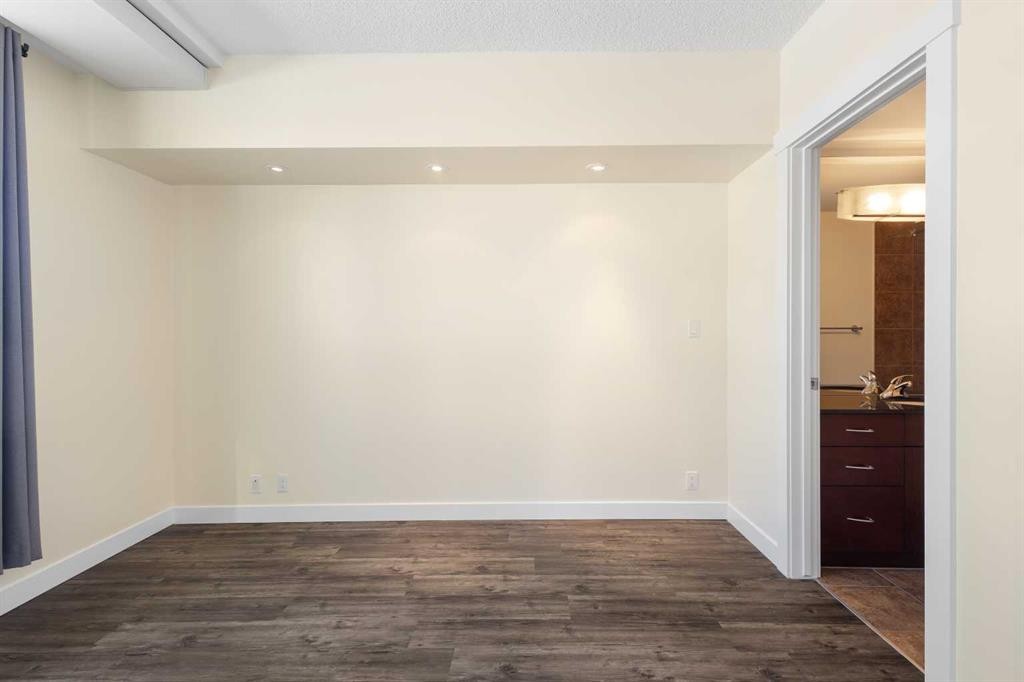 1009-8880 Horton Road Sw, Calgary, AB - Indoor Photo Showing Other Room