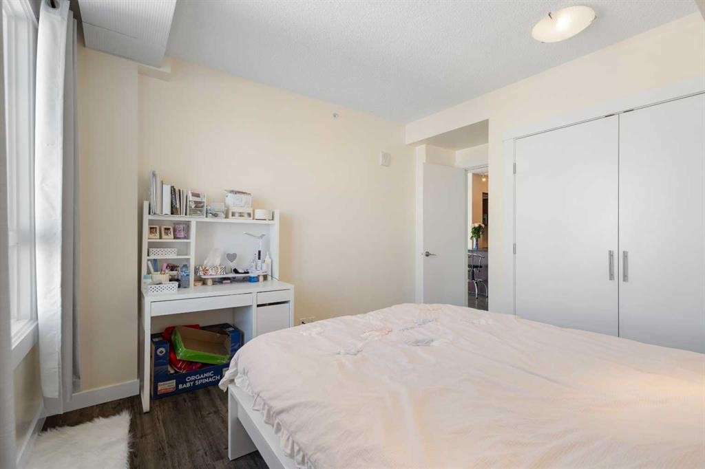 1009-8880 Horton Road Sw, Calgary, AB - Indoor Photo Showing Bedroom