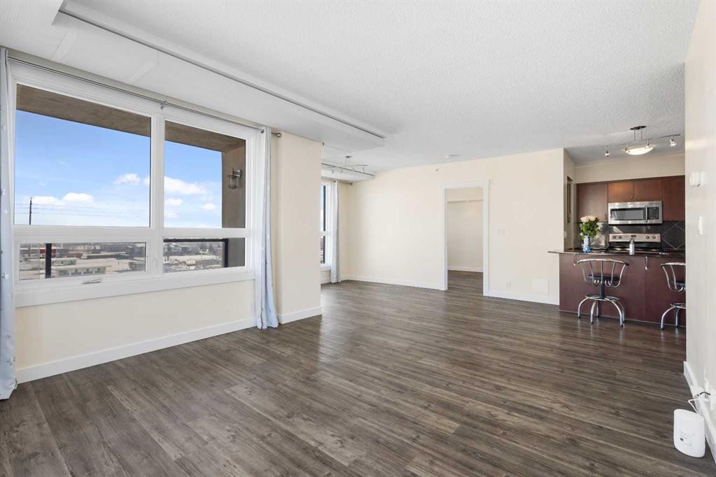 1009-8880 Horton Road Sw, Calgary, AB - Indoor