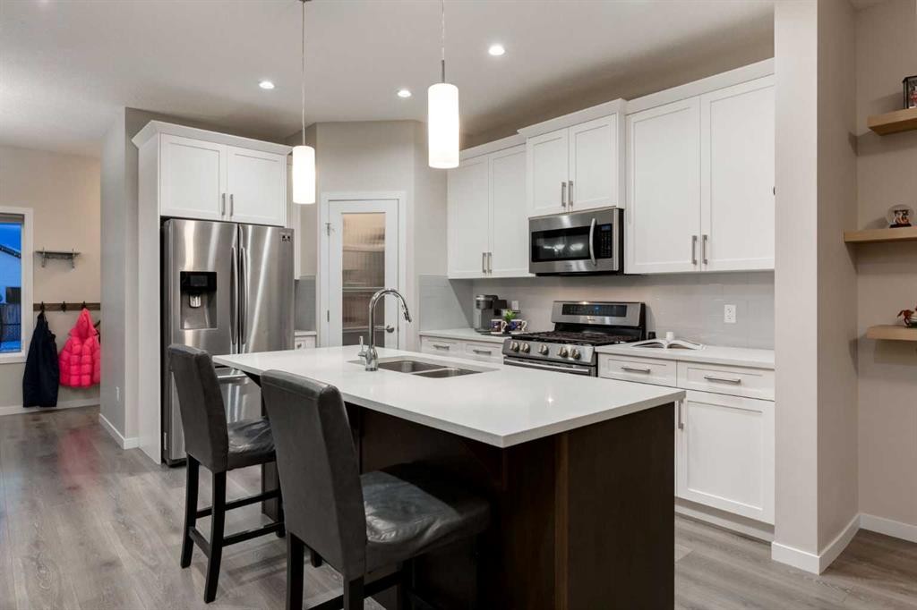 123 Drake Landing Loop, Okotoks, AB