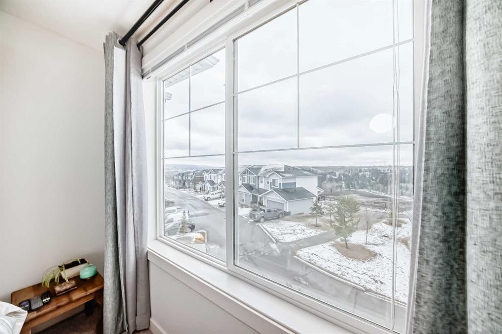 1302 Jumping Pound Common, Cochrane, AB - Indoor Photo Showing Other Room