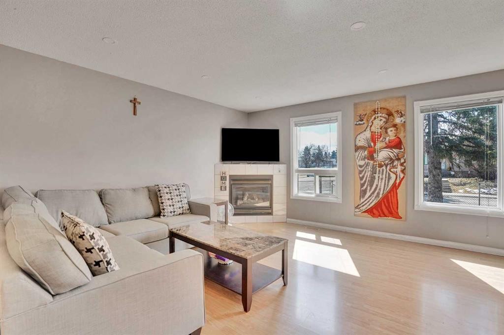 1004 Penrith Crescent Se, Calgary, AB - Indoor Photo Showing Living Room With Fireplace
