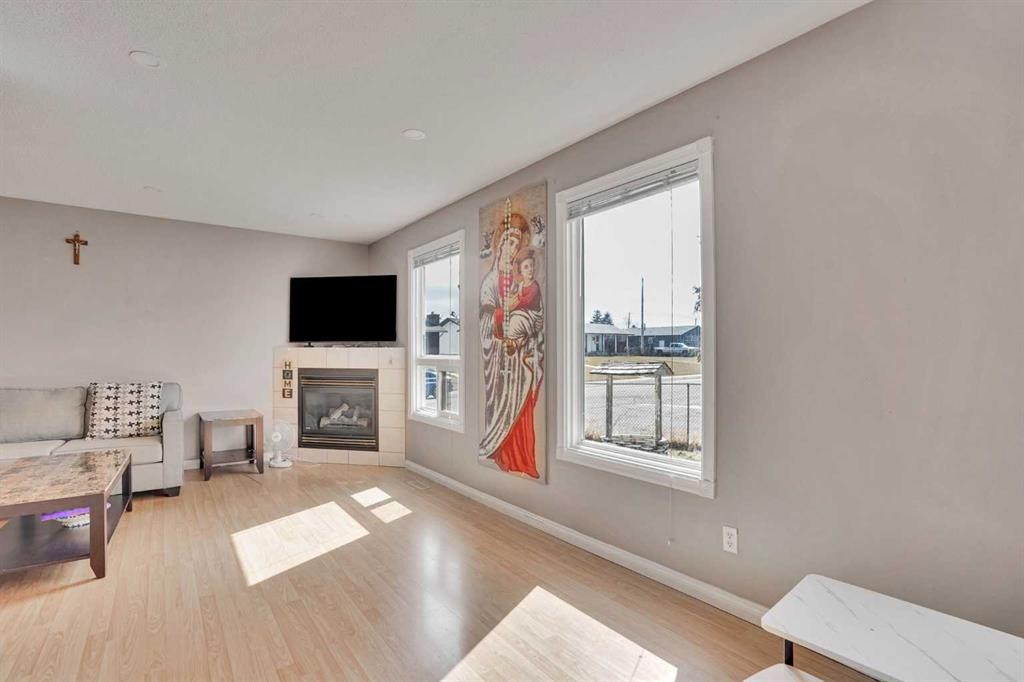1004 Penrith Crescent Se, Calgary, AB - Indoor Photo Showing Living Room With Fireplace