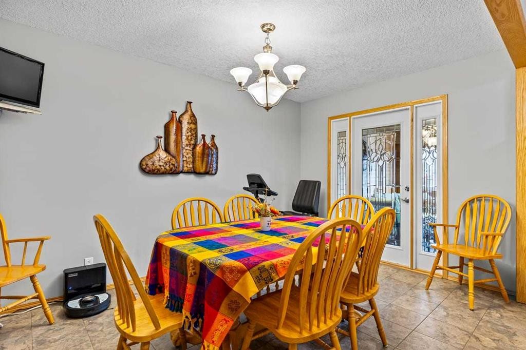 302 Stuart Street, Blackie, AB - Indoor Photo Showing Dining Room