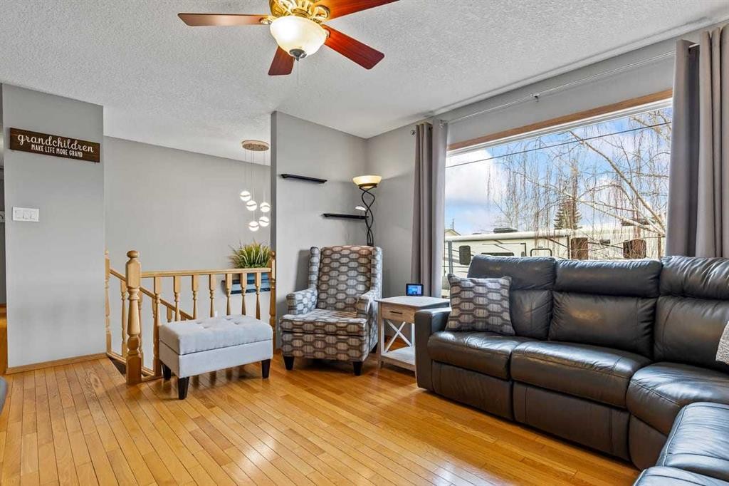 302 Stuart Street, Blackie, AB - Indoor Photo Showing Living Room