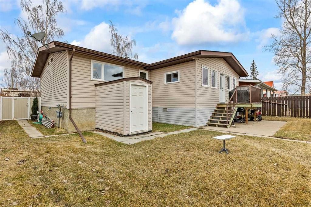 302 Stuart Street, Blackie, AB - Outdoor