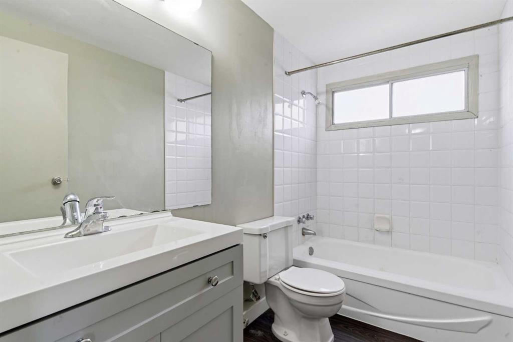 128 Pineson Place Ne, Calgary, AB - Indoor Photo Showing Bathroom
