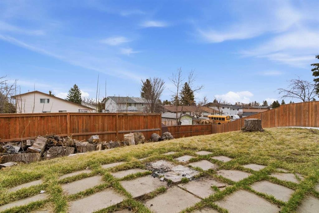 128 Pineson Place Ne, Calgary, AB - Outdoor