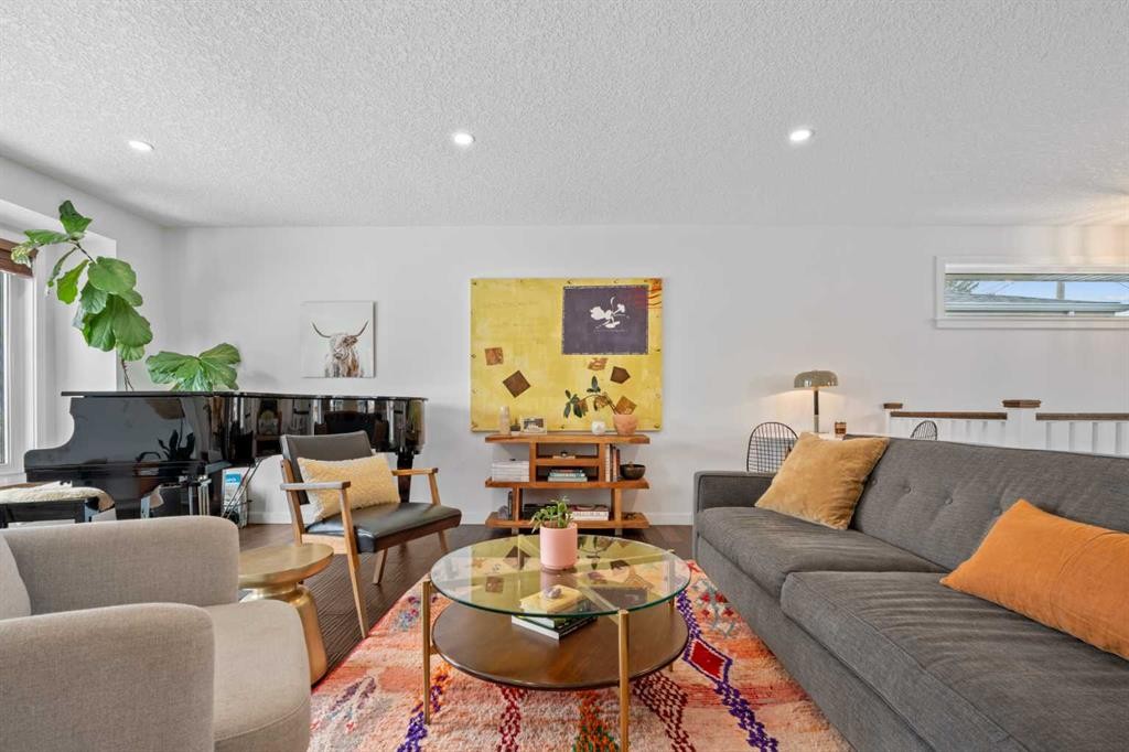 25 Foxwell Road Se, Calgary, AB - Indoor Photo Showing Living Room