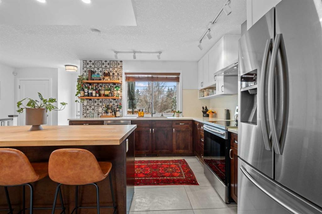 25 Foxwell Road Se, Calgary, AB - Indoor