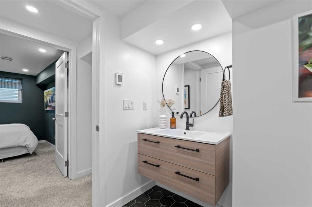 25 Foxwell Road Se, Calgary, AB - Indoor Photo Showing Other Room