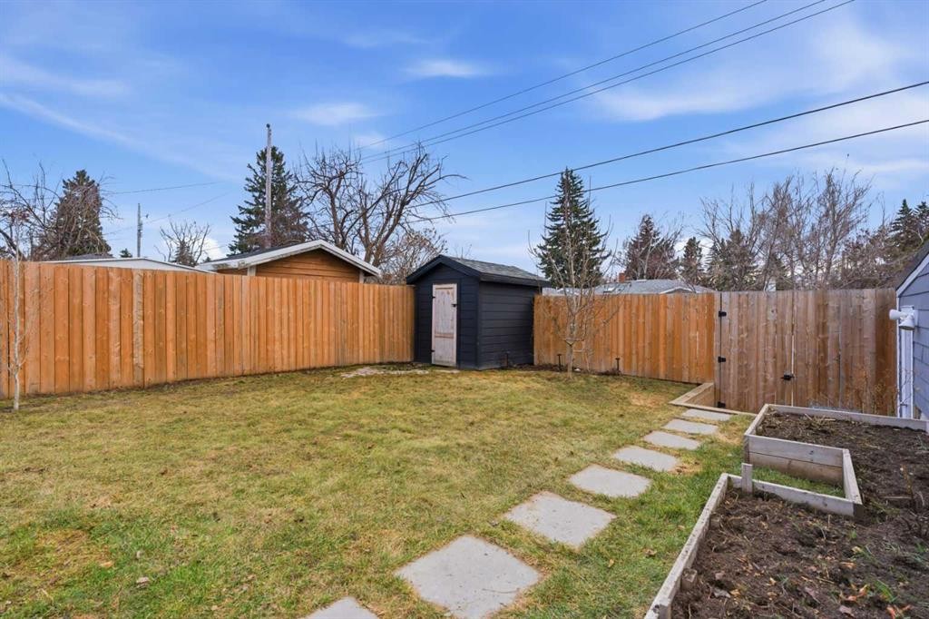 25 Foxwell Road Se, Calgary, AB - Outdoor