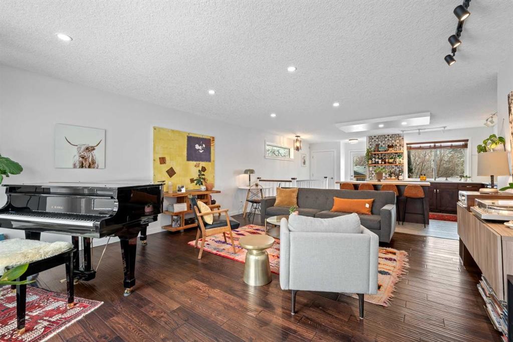 25 Foxwell Road Se, Calgary, AB - Indoor Photo Showing Living Room