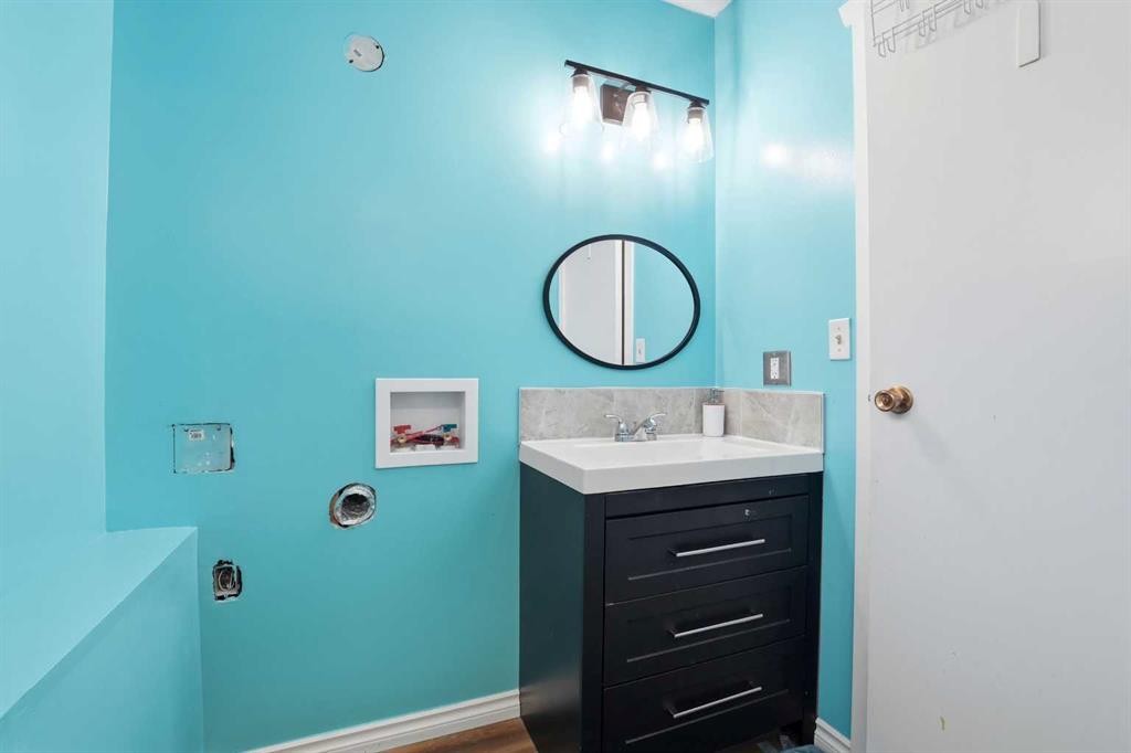 5218 Silverthorn Road, Olds, AB - Indoor Photo Showing Bathroom