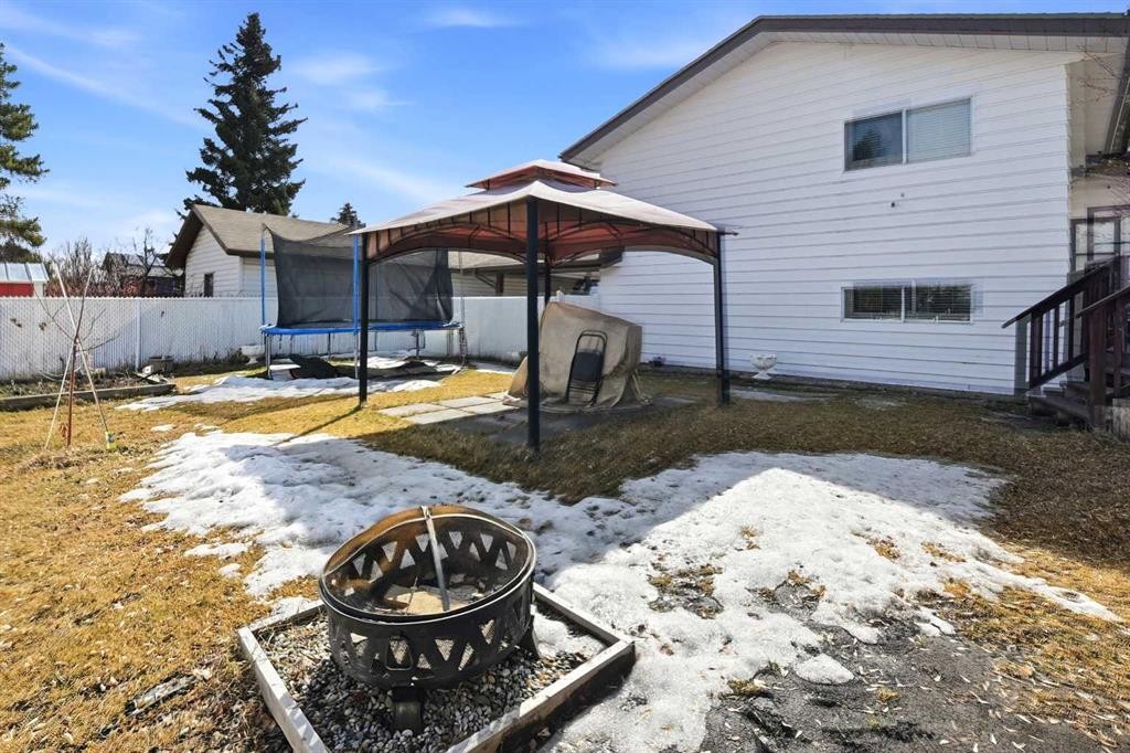 5218 Silverthorn Road, Olds, AB - Outdoor With Exterior