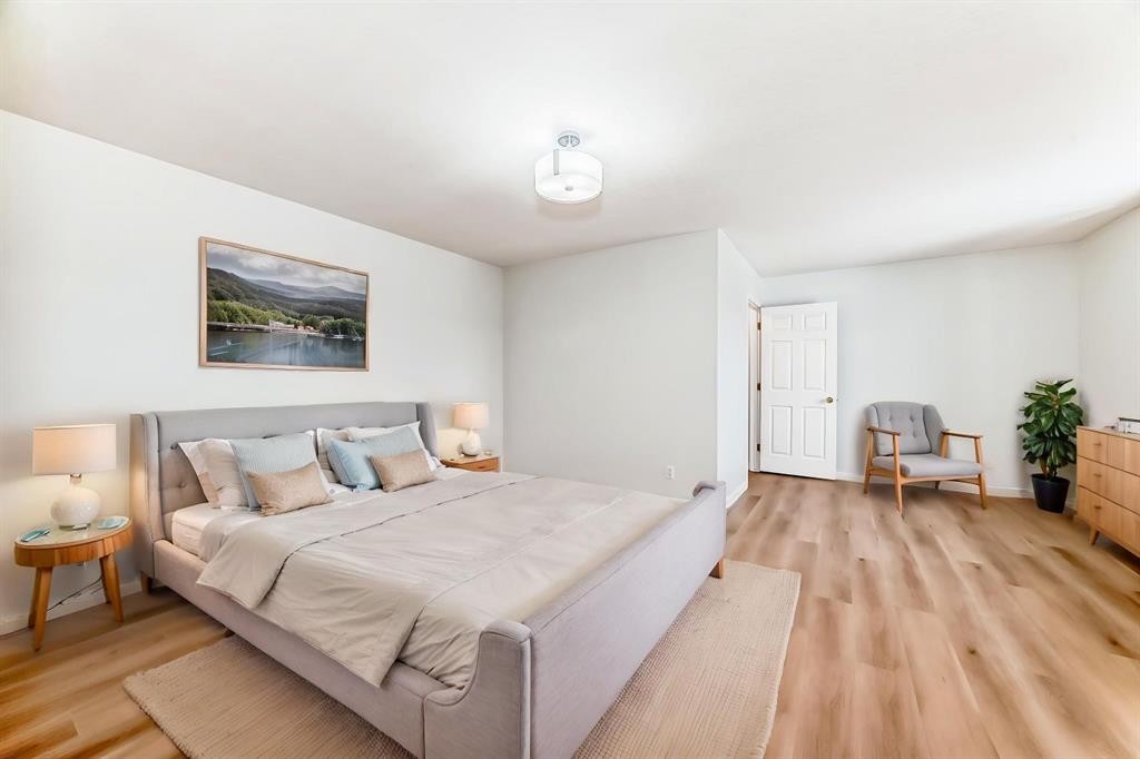 155 Prominence Heights Sw, Calgary, AB - Indoor Photo Showing Bedroom