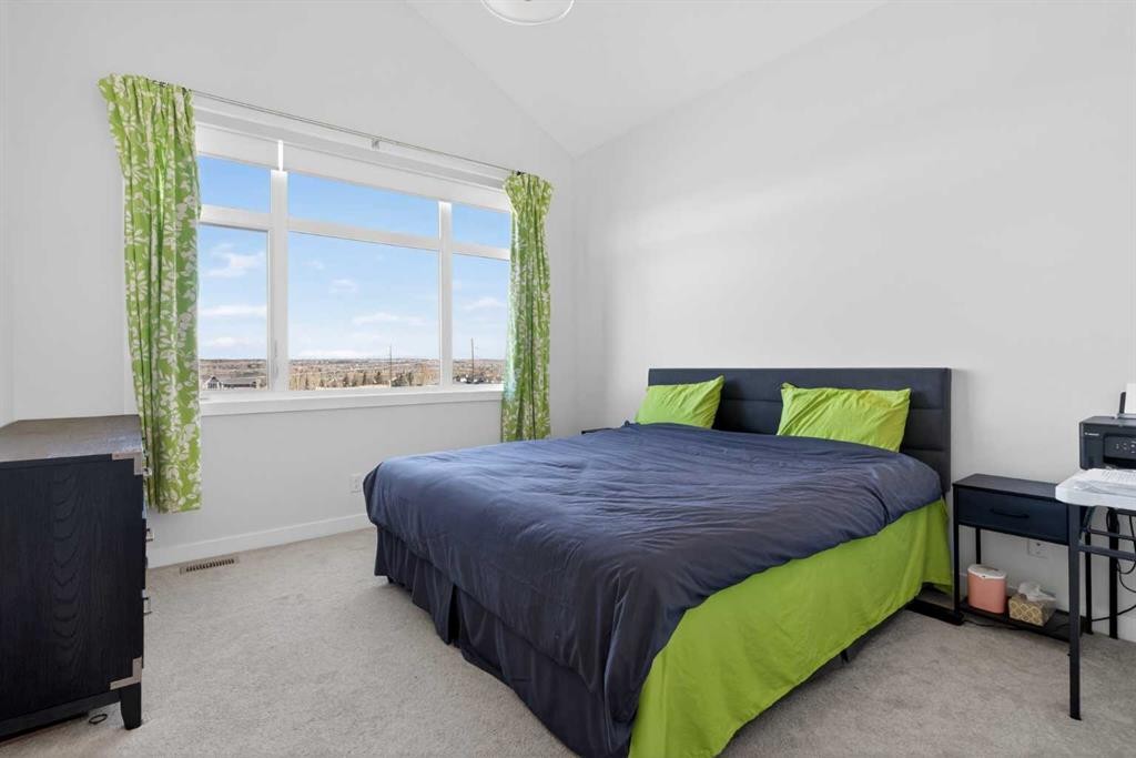 116 Crestridge Common Sw, Calgary, AB - Indoor Photo Showing Bedroom