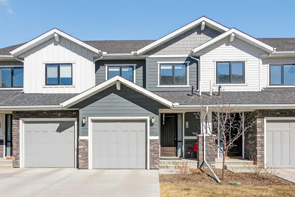116 Crestridge Common Sw, Calgary, AB - Outdoor With Facade