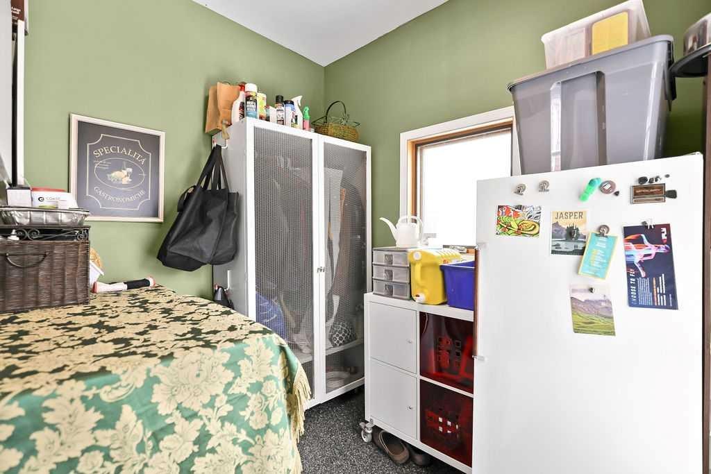 2410 16 Street Sw, Calgary, AB - Indoor Photo Showing Bedroom
