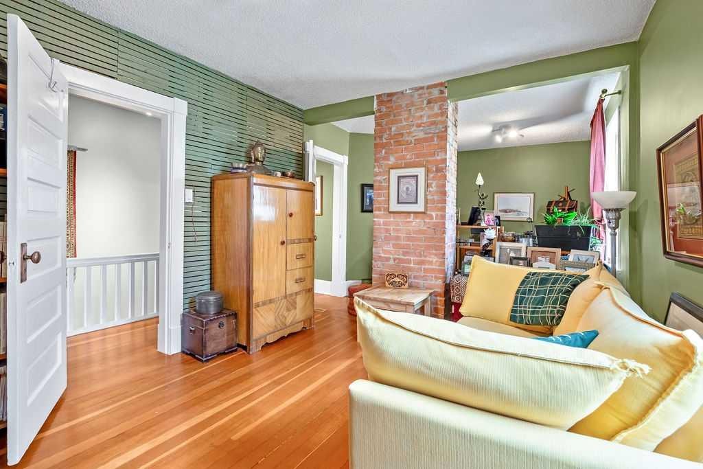 2410 16 Street Sw, Calgary, AB - Indoor