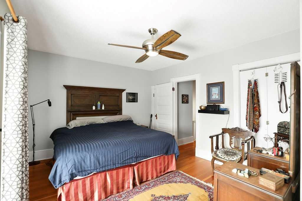 2410 16 Street Sw, Calgary, AB - Indoor Photo Showing Bedroom