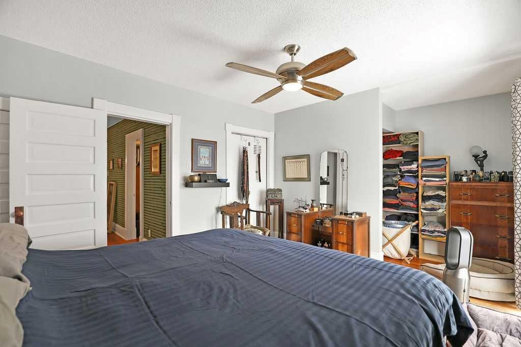 2410 16 Street Sw, Calgary, AB - Indoor Photo Showing Bedroom