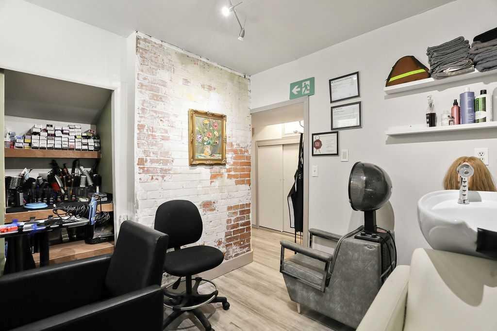 2410 16 Street Sw, Calgary, AB - Indoor Photo Showing Other Room