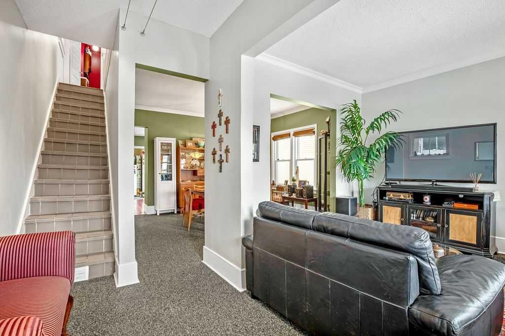 2410 16 Street Sw, Calgary, AB - Indoor