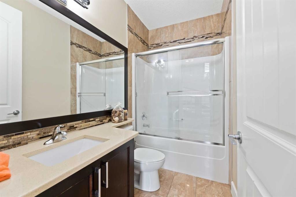 150 Saddlelake Grove Ne, Calgary, AB - Indoor Photo Showing Bathroom