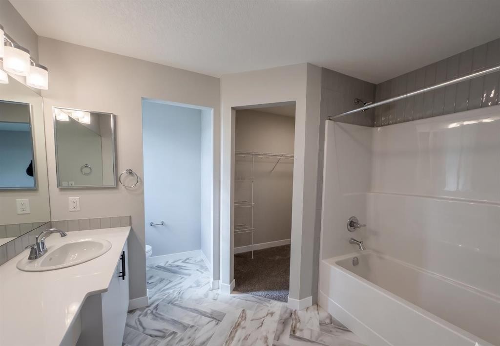 60 Ambledale Crescent, Calgary, AB - Indoor Photo Showing Bathroom