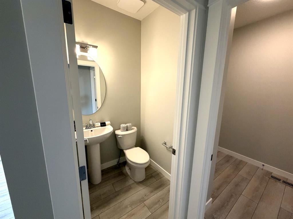 60 Ambledale Crescent, Calgary, AB - Indoor Photo Showing Bathroom