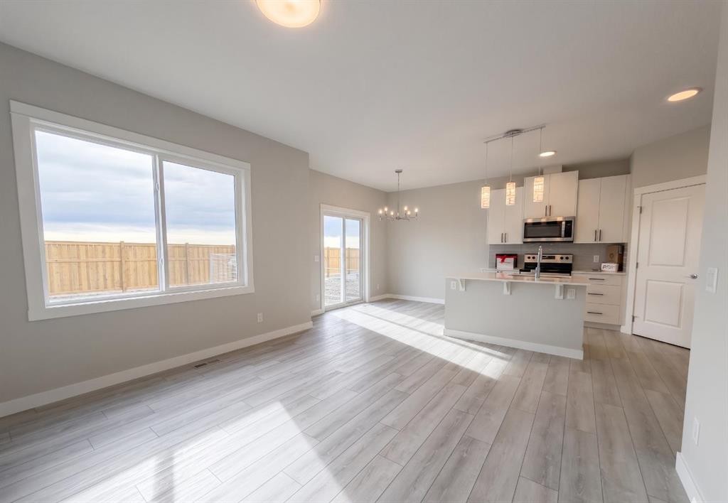 60 Ambledale Crescent, Calgary, AB - Indoor Photo Showing Kitchen