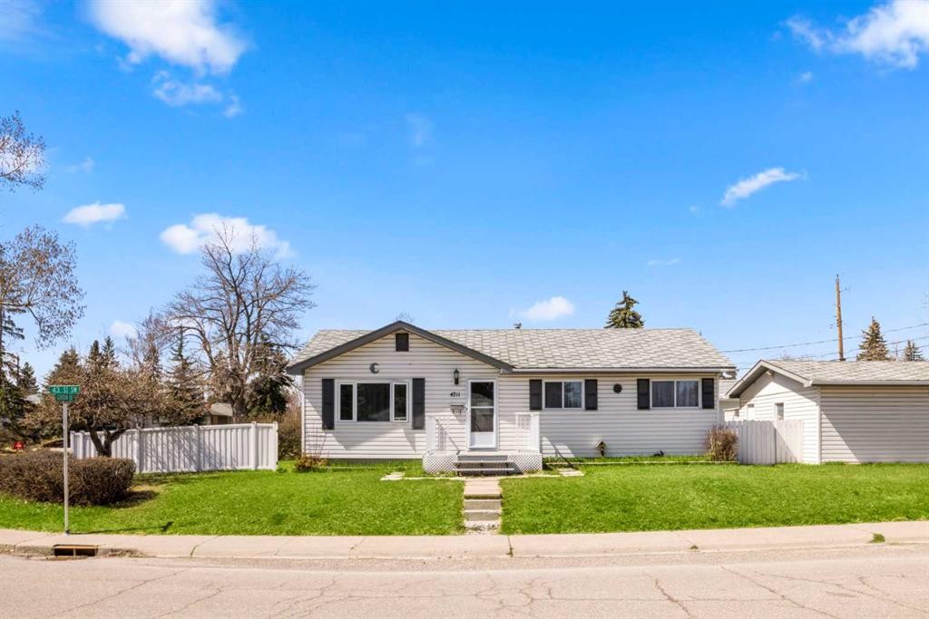 4711 43 Street Sw, Calgary, AB - Outdoor