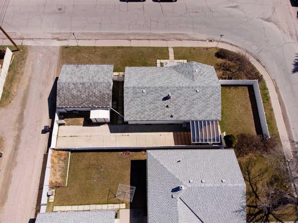 4711 43 Street Sw, Calgary, AB - Outdoor
