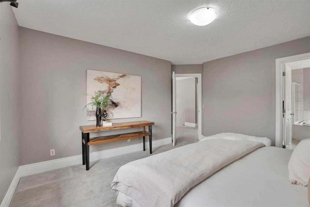274 Everoak Drive Sw, Calgary, AB - Indoor Photo Showing Bedroom