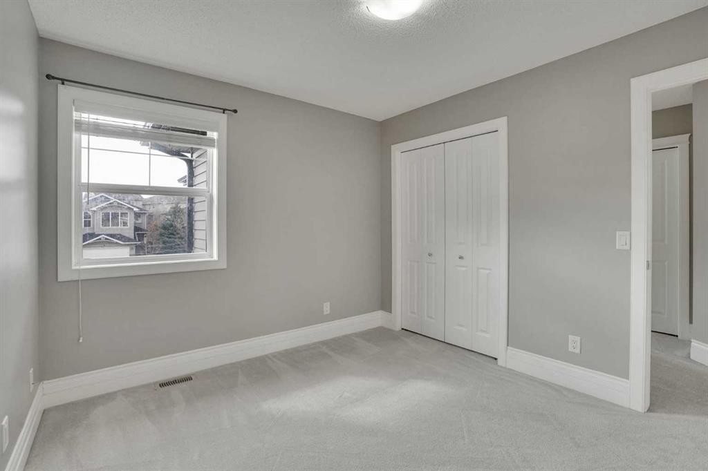 274 Everoak Drive Sw, Calgary, AB - Indoor Photo Showing Other Room