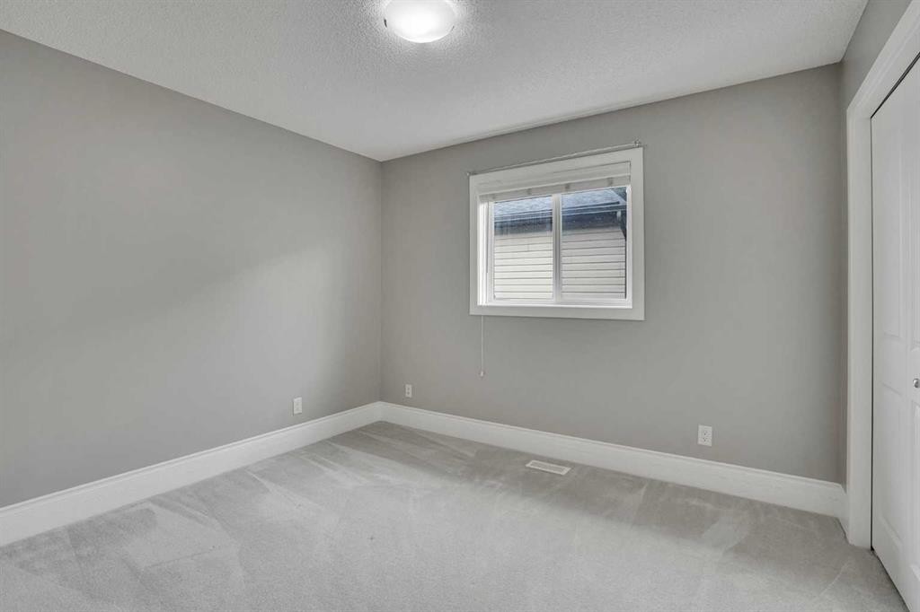 274 Everoak Drive Sw, Calgary, AB - Indoor Photo Showing Other Room