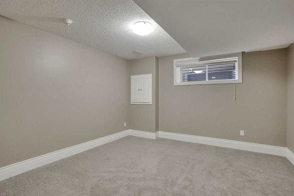274 Everoak Drive Sw, Calgary, AB - Indoor Photo Showing Other Room