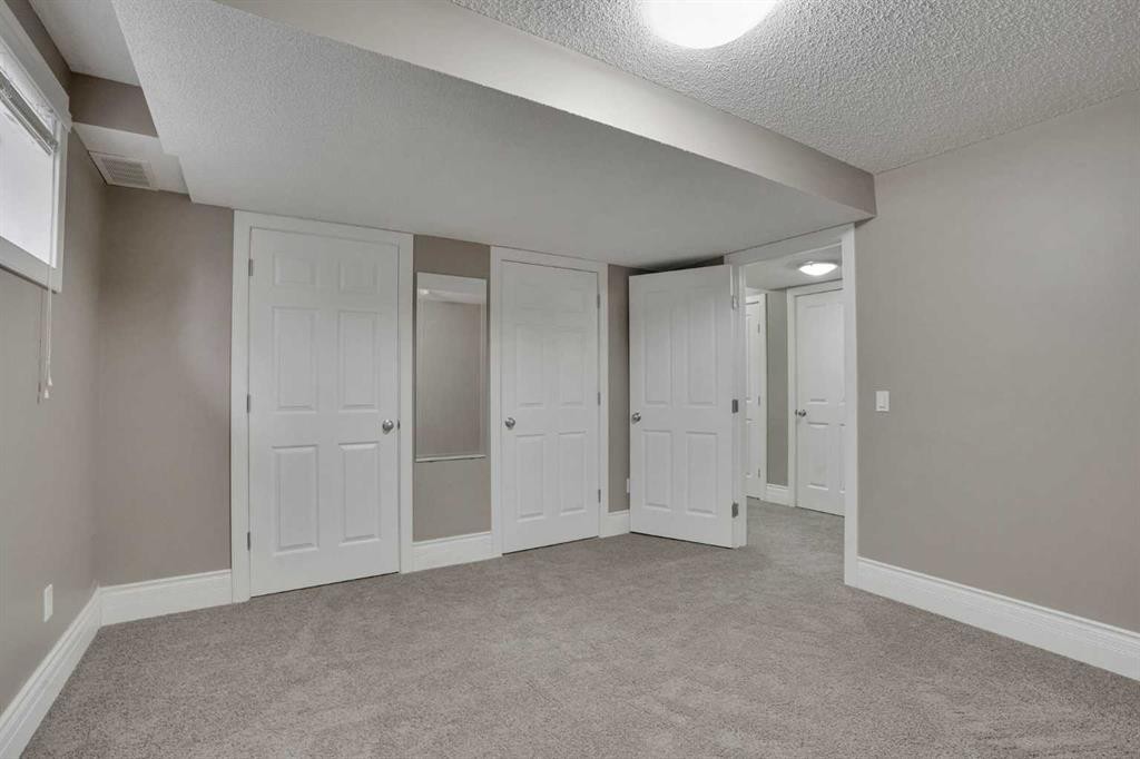 274 Everoak Drive Sw, Calgary, AB - Indoor Photo Showing Other Room