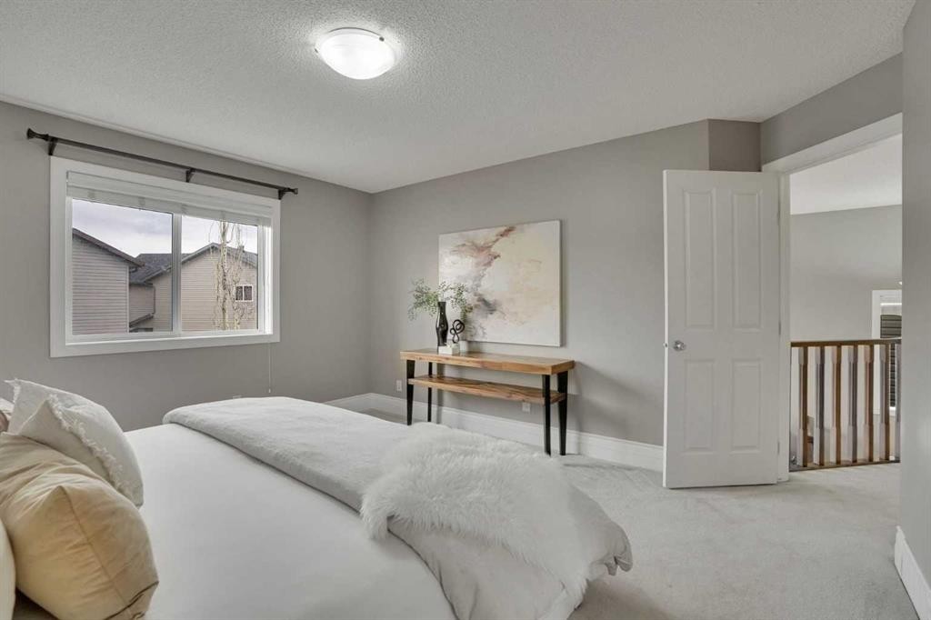274 Everoak Drive Sw, Calgary, AB - Indoor Photo Showing Bedroom