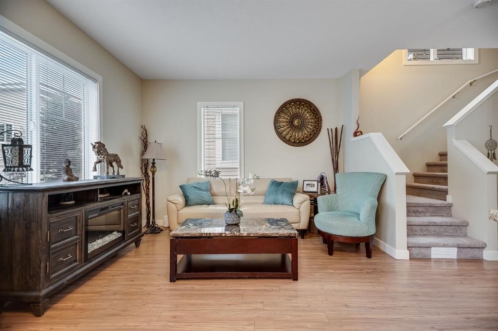 124-300 Marina Drive, Chestermere, AB - Indoor Photo Showing Living Room