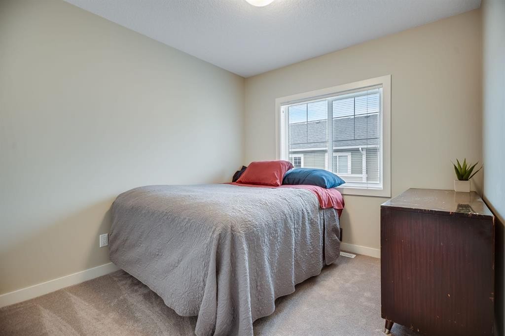 124-300 Marina Drive, Chestermere, AB - Indoor Photo Showing Bedroom