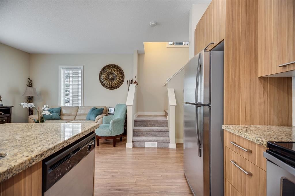 124-300 Marina Drive, Chestermere, AB - Indoor Photo Showing Kitchen